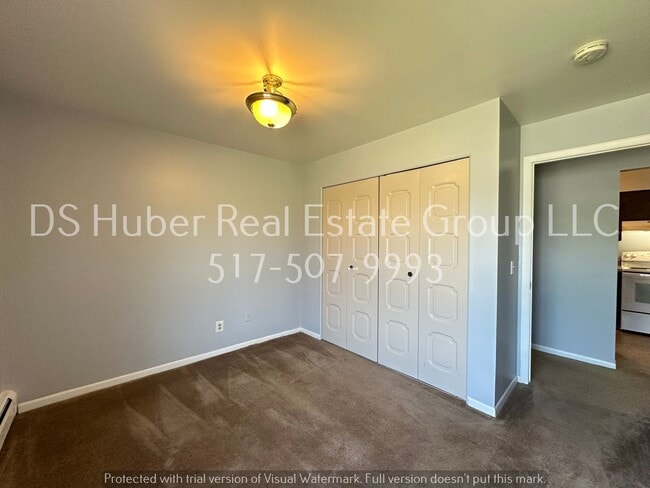 Building Photo - 1016 E. Greenlawn-8