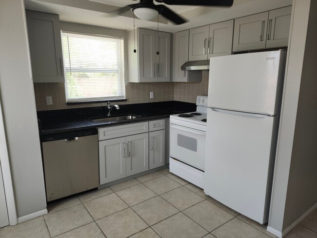 Building Photo - 5531 Mallow St