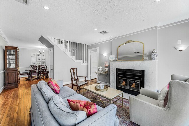 Building Photo - 307 W 31st St