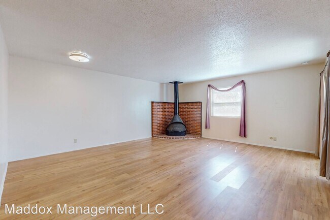 Foto del edificio - 3 br, 2 bath House - 629 Mountain View Ave NE