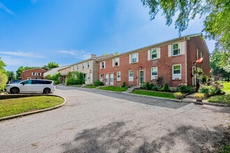 Building Photo - 654 Viscount Road