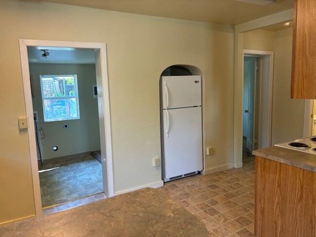 Building Photo - Backhouse with Private Yard