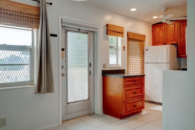 Foto del edificio - 2111 NE 1st Ct