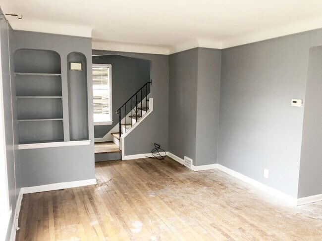 Foto del edificio - 4 BED 2 BATH SINGLE FAMILY HOME!