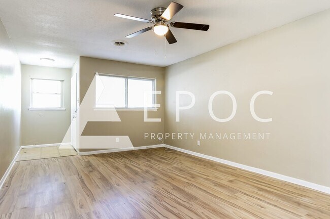 Building Photo - 1401 Duvall Dr