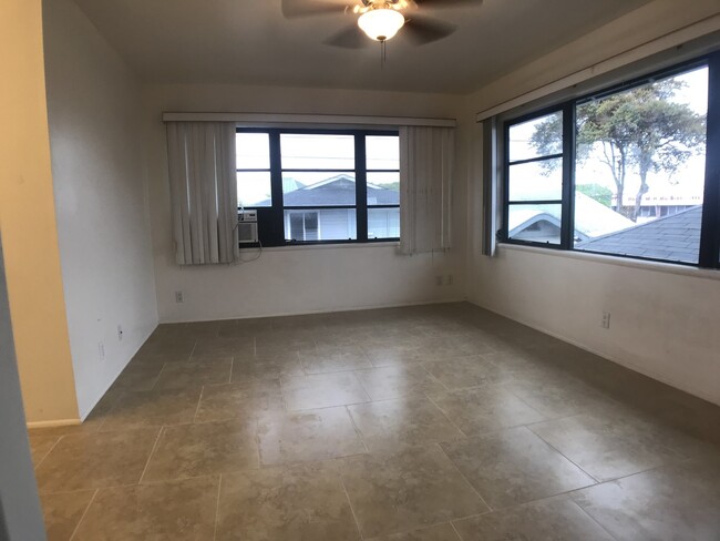 Building Photo - Single family, very spacious 2 bedroom, 2....