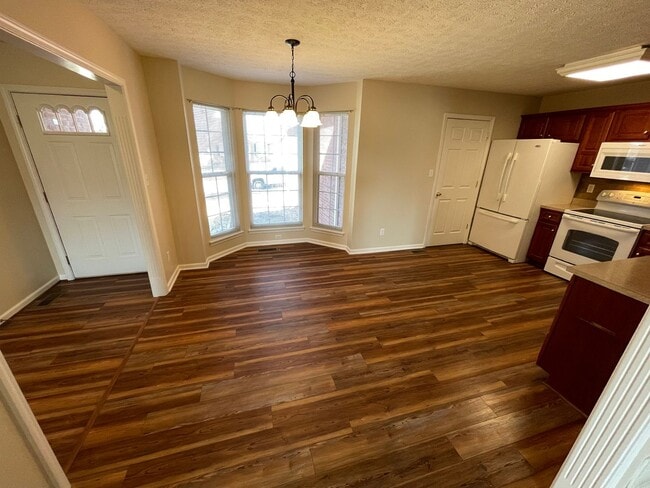 Building Photo - Nice 3 Bedroom Home For Rent