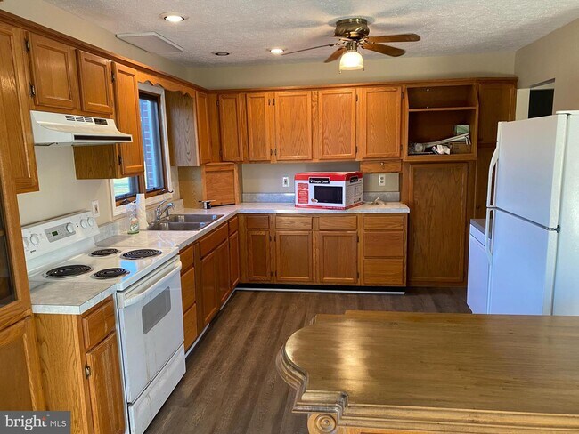 Foto del edificio - 20273 Cedar Grove Rd