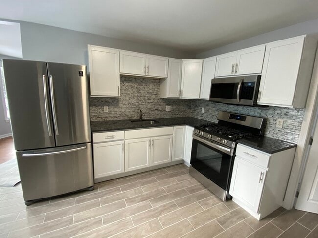 Building Photo - 9 Sanderson Pl