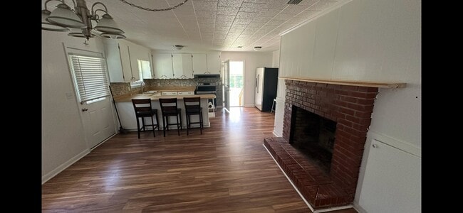 Building Photo - 854 River Crest Rd
