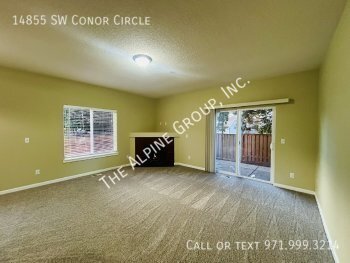 Building Photo - Updated end-unit townhome close to Nike!