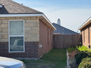 Building Photo - 708 E 97th St