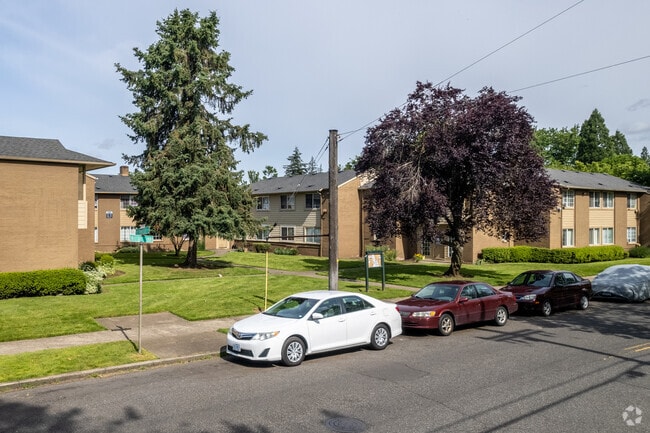 Building Photo - The Ellington Apartments