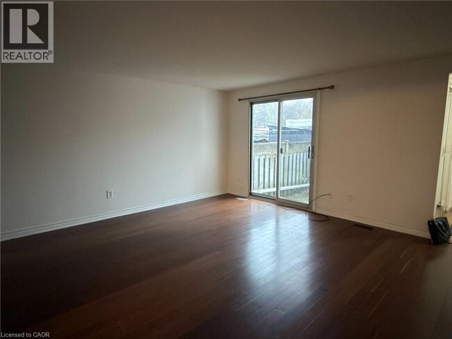 Building Photo - 44 Frobisher Ct