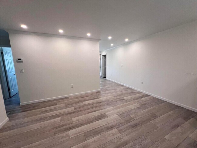 Foto del edificio - 3339 Van Nuys Loop