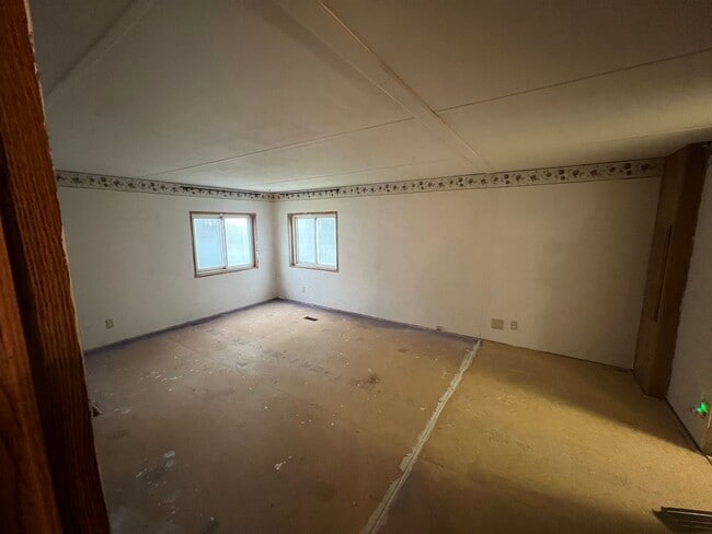 Building Photo - Newly renovated 3 bed 1 3/4 bath home for rent in Ephrata