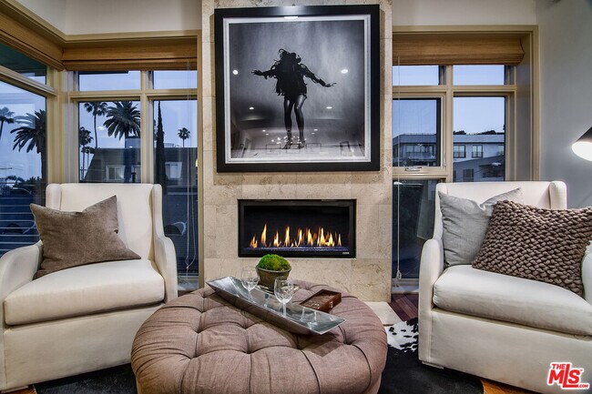 Foto del edificio - 447 N Doheny Dr
