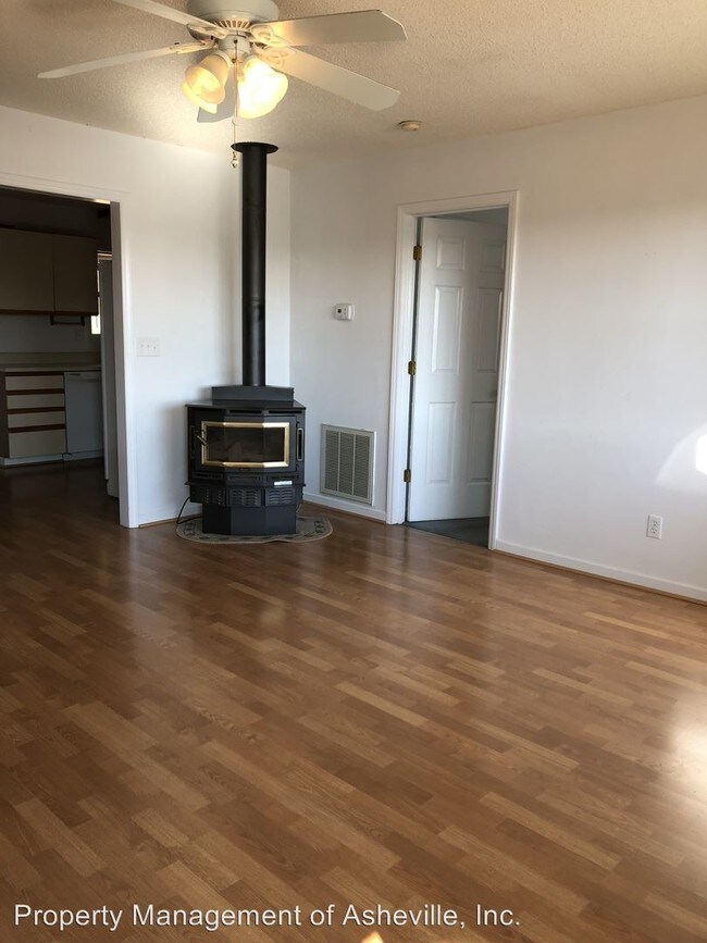 Foto del edificio - 384 Hunters Ridge Dr