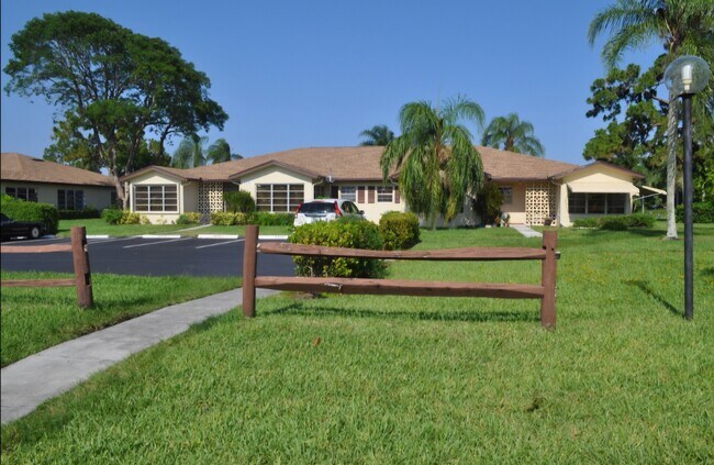 Foto del edificio - 5250 Nesting Way