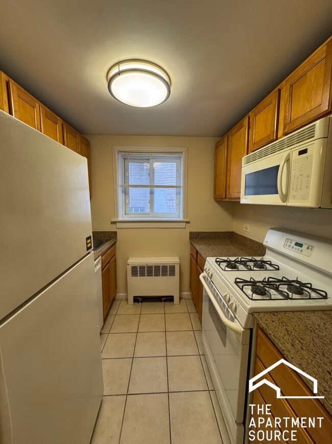 Building Photo - 4044 N California Ave