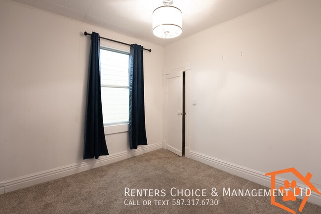 Building Photo - 2 Bedroom House, Pet Friendly With Yard, B...