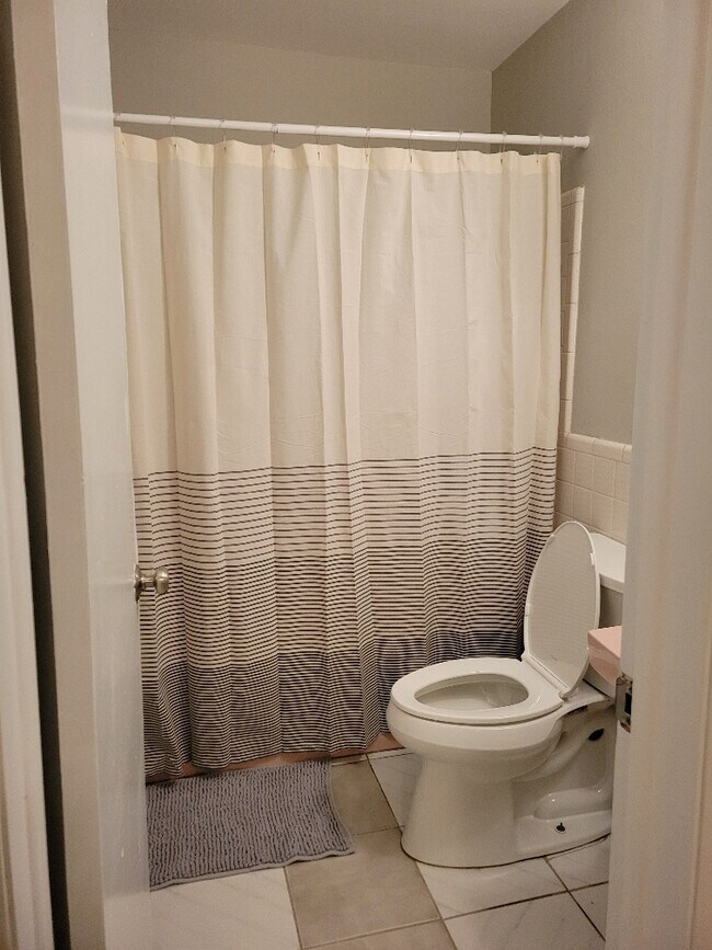 Baño 1 - 221 Cape Coral Pky E