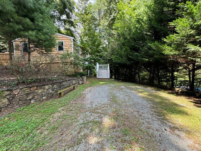 Foto del edificio - Minutes From Downtown Brevard