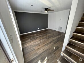 Building Photo - 1642 Hillwood Dr