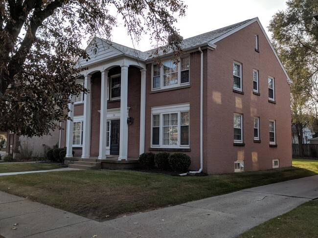 Building Photo - 725 E Henry Clay St