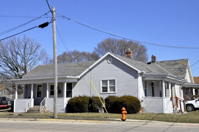 501 N Park St (left) - 501 N Park St