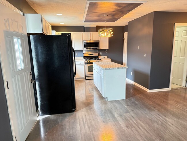Building Photo - 1105 Shelbourne Dr