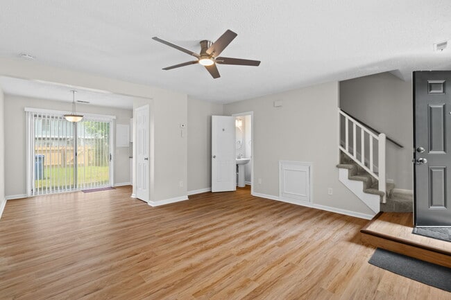 Foto del edificio - 908 Spinnaker Ct