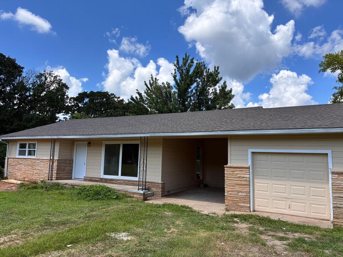 Foto del edificio - 3 Bed 1.5 Bath Rental Home in Prue