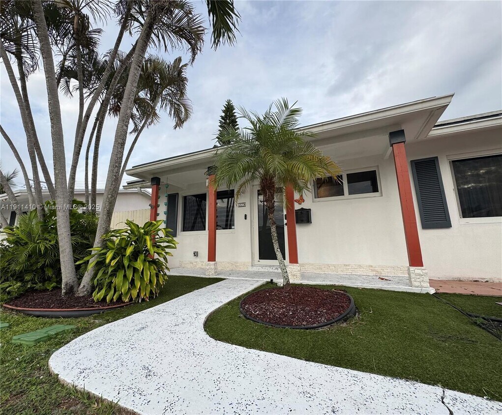 Foto principal - 4578 NW 16th Ave