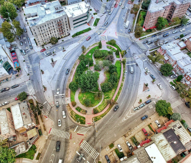 A high angle view of a round-a-bout in Brooklyn Heights