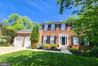 Building Photo - 8008 Race Horse Ln