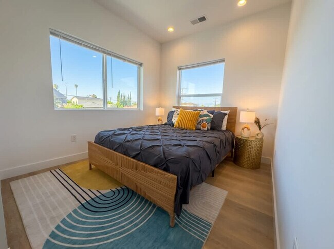 Foto del edificio - 6252 Stewart St