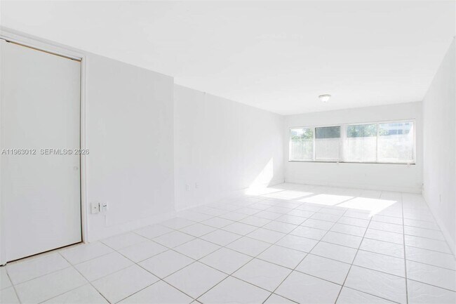 Foto del edificio - 10001 W Bay Harbor Dr