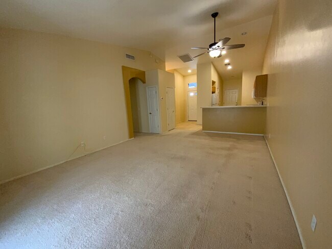Building Photo - 3853 N Forest Park Dr