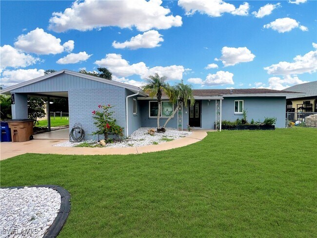 Building Photo - 2210 Parkview Dr
