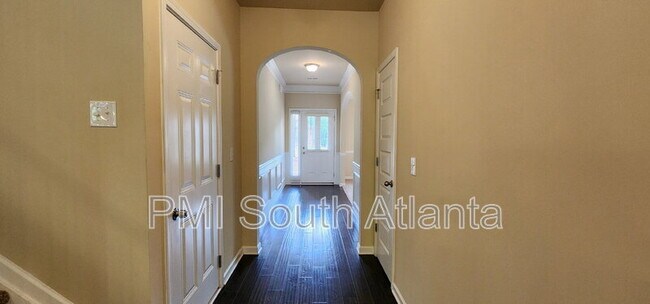Building Photo - 525 Twelve Oaks Dr