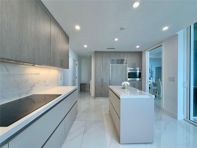 Foto del edificio - 15901 Collins Ave