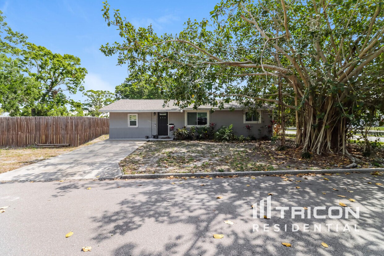 Foto principal - 245 56th St N