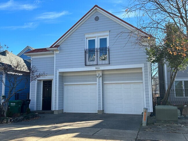 Foto del edificio - *MOVE IN SPECIAL* On the water, beautiful ...