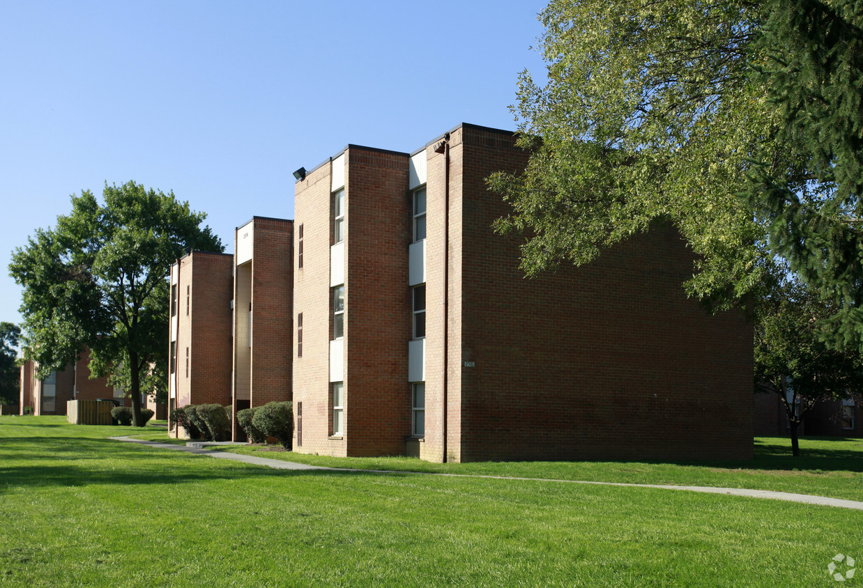 Primary Photo - Orchardcrest Apartments