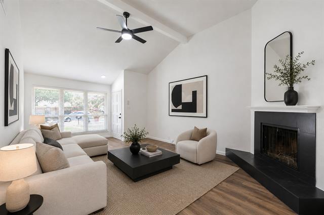 Foto del edificio - 2429 Chestnut Way