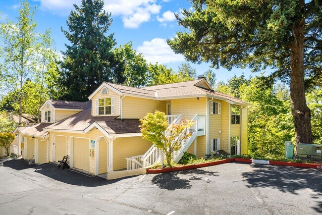 Building Photo - REDUCED AND 2 WEEKS FREE!!! Bellevue Top F...