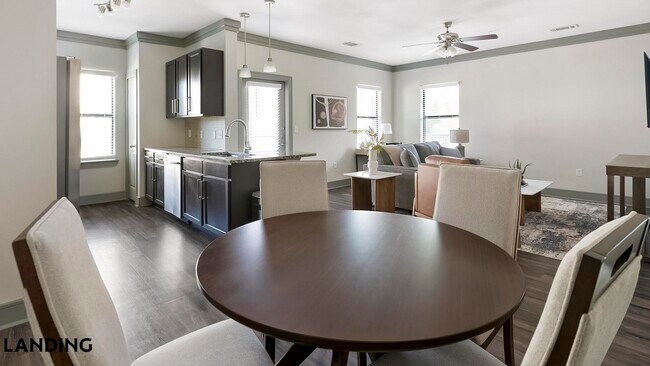Foto del edificio - 2539 Spring Cypress Rd