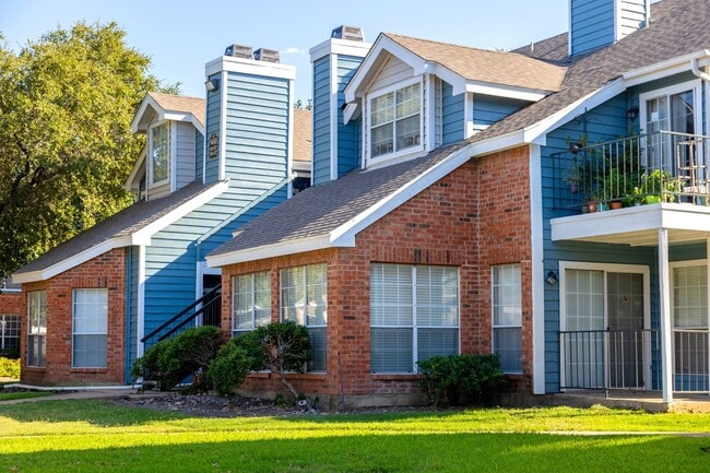 Building Photo - Trails of Valley Ranch