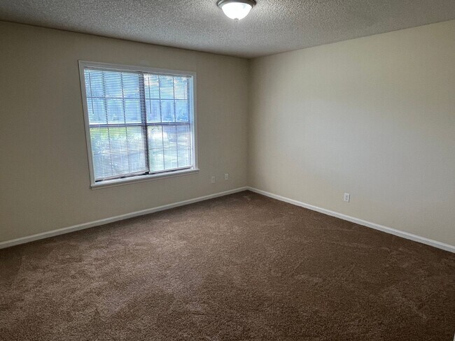 Foto del edificio - 2BD/1B Duplex